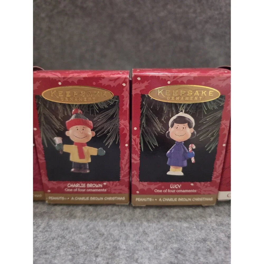 Hallmark Peanuts Lot Of 7 Charlie Brown Snoopy Lucy Keepsake Ornaments And Tree